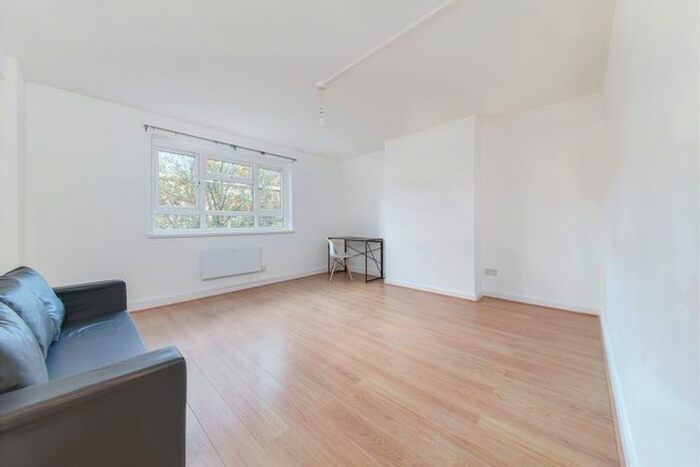 3 Bedroom Flat To Rent In Wenlock Court, New North Road, N1