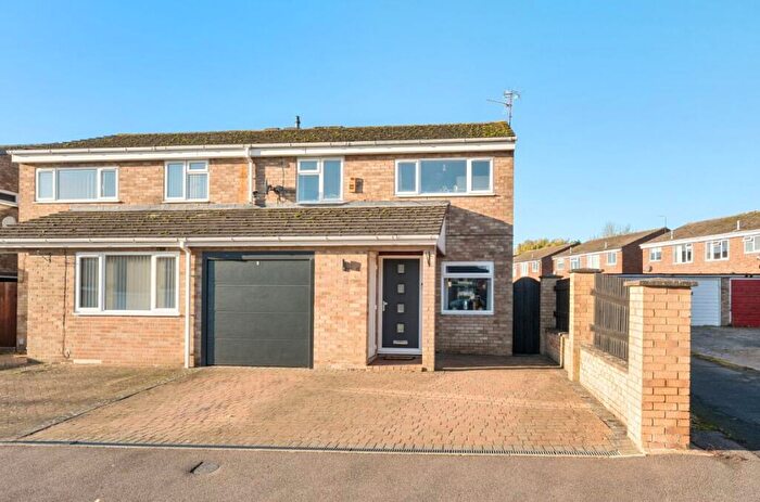 3 Bedroom Semi-Detached House For Sale In Lincroft, Oakley, MK43