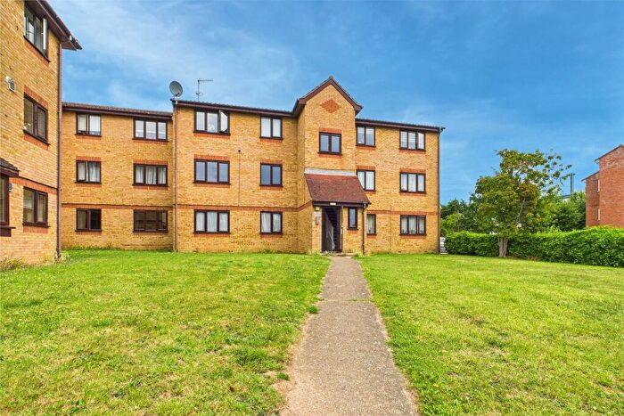 1 Bedroom Apartment To Rent In Lowestoft Drive, Slough, Berkshire, SL1