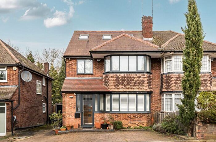 4 Bedroom Semi Detached House For Sale In Laurel View, Woodside Park, N12