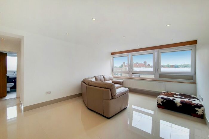 2 Bedroom Flat To Rent In Thornham Street, London, SE10