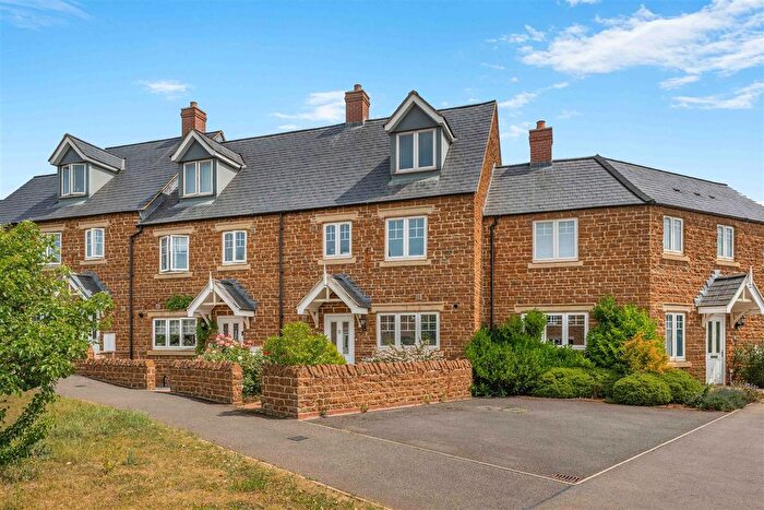 4 Bedroom Terraced House For Sale In Nickling Road, Banbury, OX16