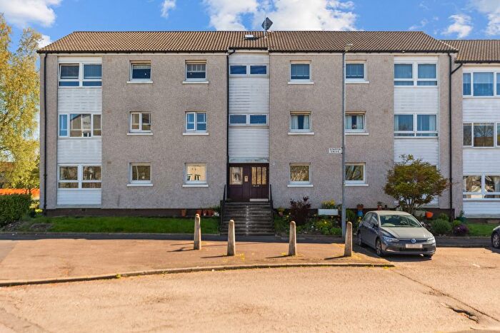 3 Bedroom Flat For Sale In Staffin Drive, Glasgow, G23