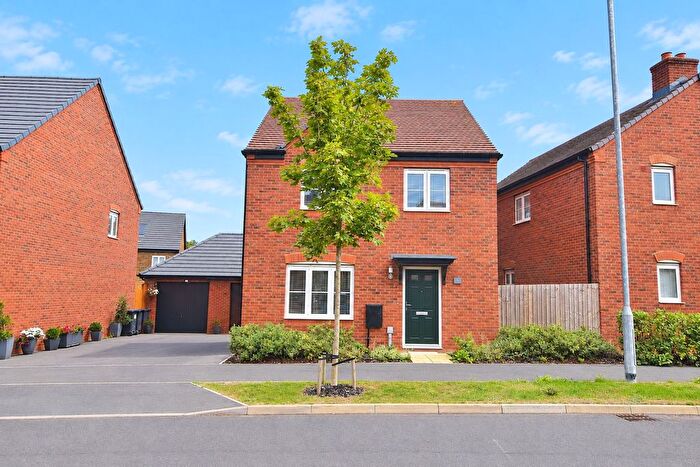 4 Bedroom Detached House For Sale In Watermill Way, Northampton, NN4