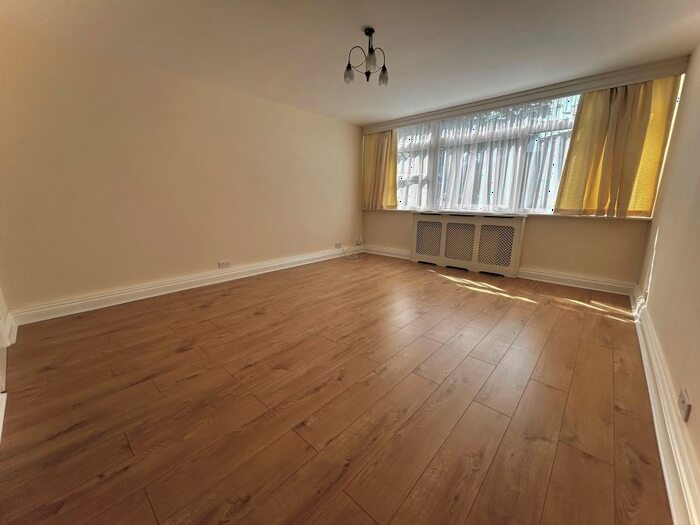 2 Bedroom Flat To Rent In Springfield Road, Wallington, SM6