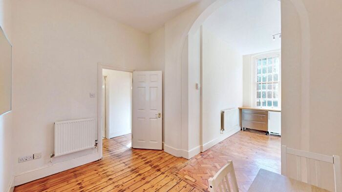 1 Bedroom Flat For Sale In Chevy Road, Southall, UB2