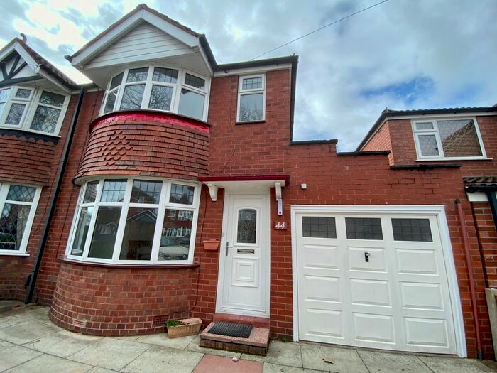 3 Bedroom Semi-Detached House To Rent In Crofton Avenue, Altrincham, WA15