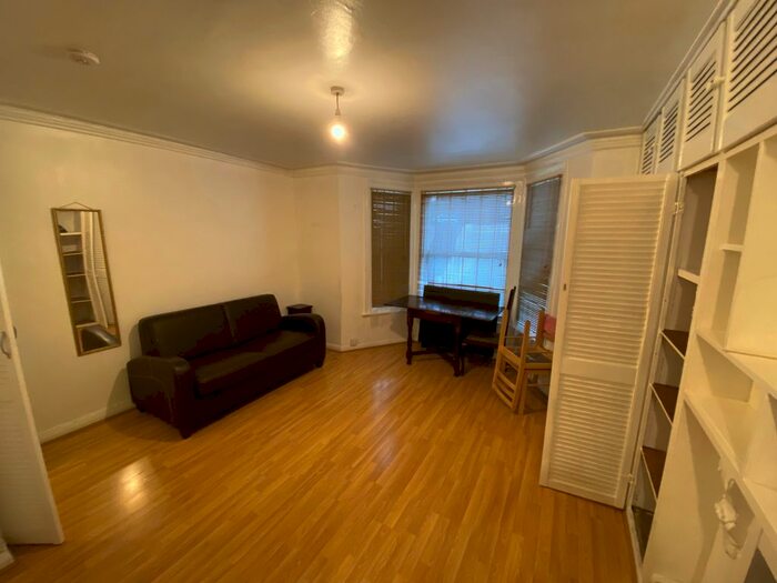 Studio To Rent In Loveridge Mews, Kilburn, NW6