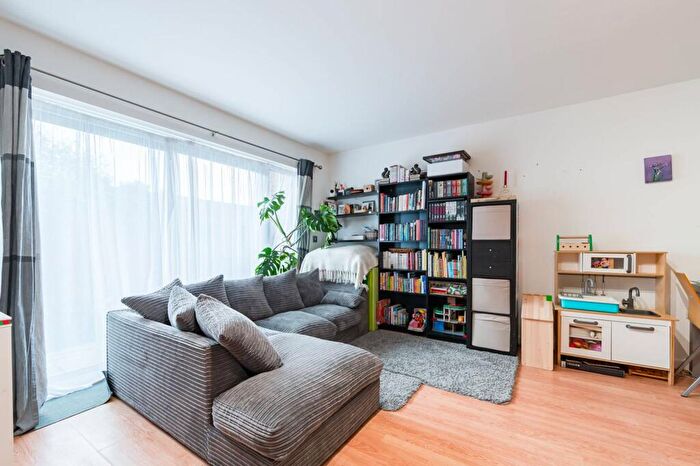 2 Bedroom Flat For Sale In Newham Way, London, , Beckton, London, E6