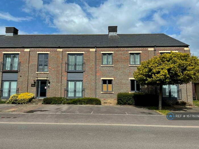 2 Bedroom Flat To Rent In Camber House, Gosport, PO12