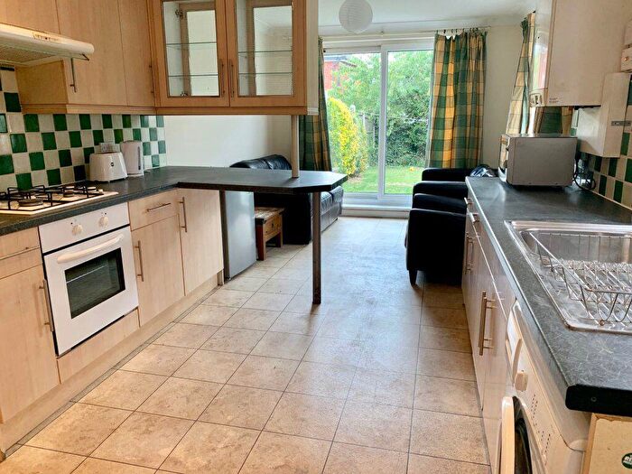 4 Bedroom House To Rent In Student Four Double Bedrooms Winton (), P07