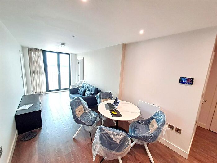 2 Bedroom Flat To Rent In West Waterloo Place, Triskelion Way, Liverpool, L3