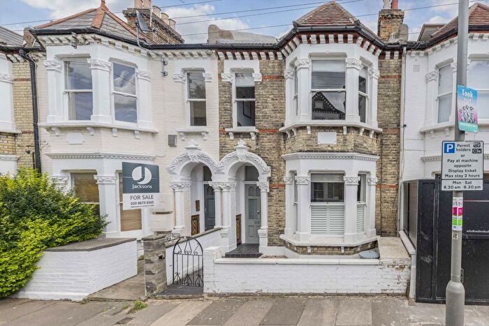 3 Bedroom Flat For Sale In Thirsk Road, London, SW11