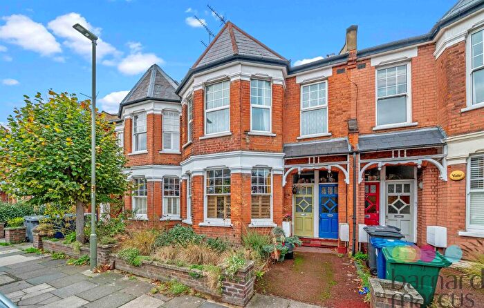 4 Bedroom Maisonette For Sale In Sedgemere Avenue, London, N2