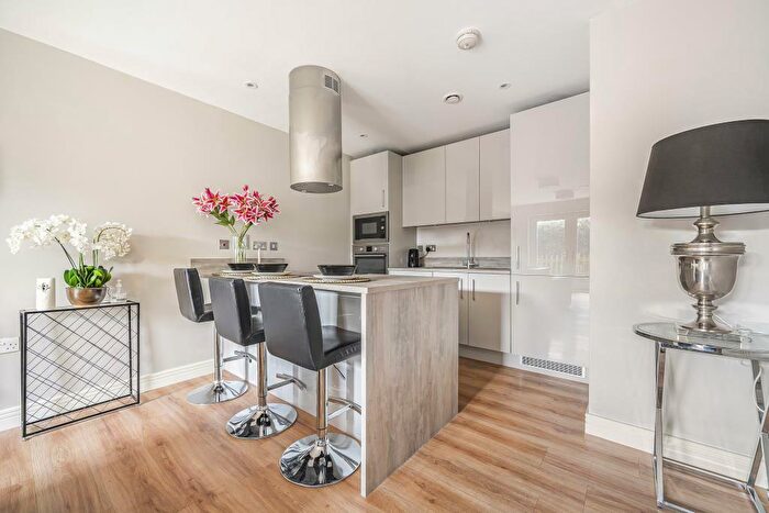 3 Bedroom Apartment To Rent In Tapster Street, Barnet, EN5