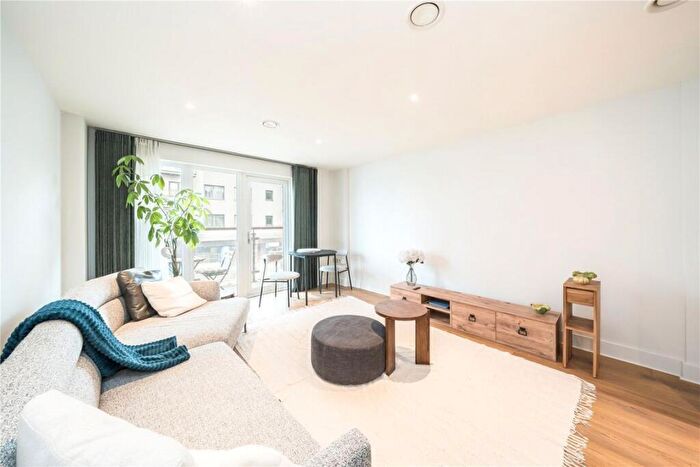 2 Bedroom Flat To Rent In Lower Mast House, Woolwich, SE18