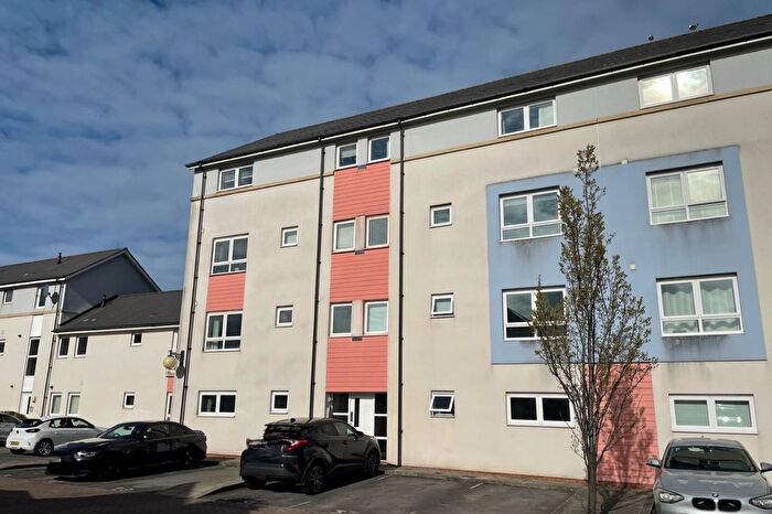2 Bedroom Flat For Sale In Guillemot Road, Portishead, Bristol, BS20