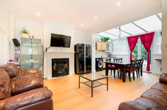 4 Bedroom Property To Rent In Ravenslea Road, Balham, London, SW12