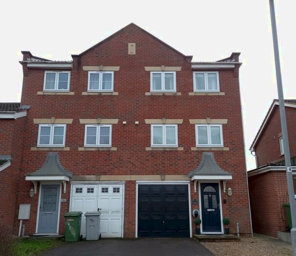 3 Bedroom Semi-Detached House To Rent In Cludd Avenue, Newark, NG24