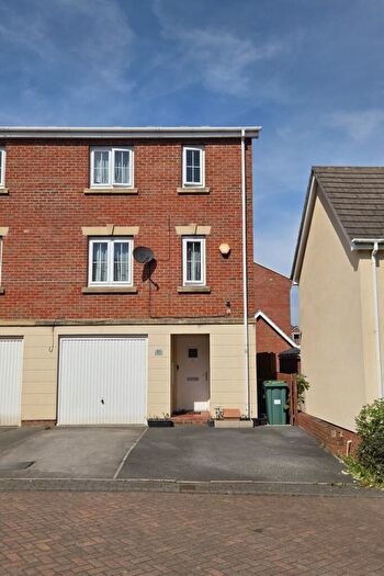 4 Bedroom End Of Terrace House For Sale In Willowdale, Leeds, LS10