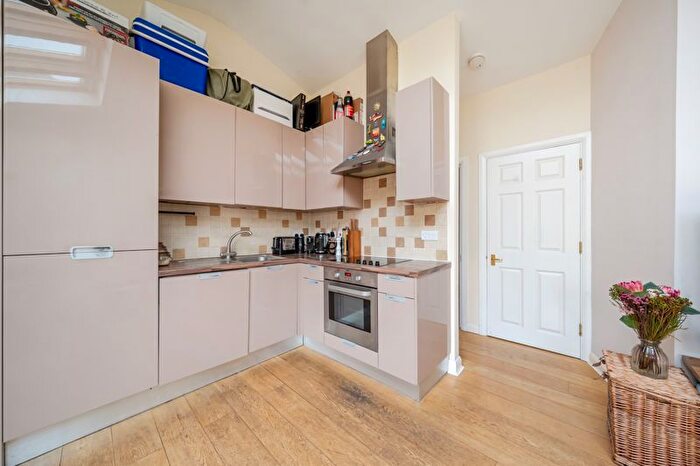 1 Bedroom Flat To Rent In Brewster Place, Kingston Upon Thames, KT1