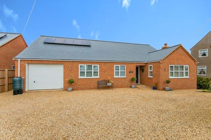 3 Bedroom Detached Bungalow For Sale In Drove Road, Whaplode Drove, Spalding, PE12