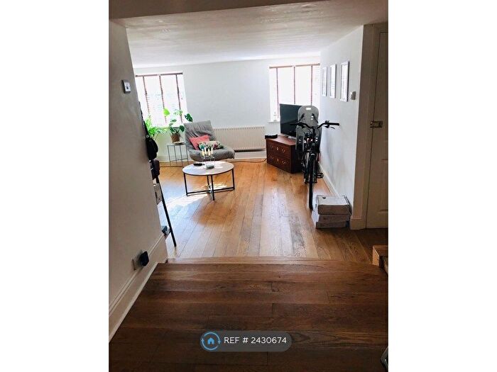 2 Bedroom Maisonette To Rent In Crossbrook Street, Cheshunt, Waltham Cross, EN8