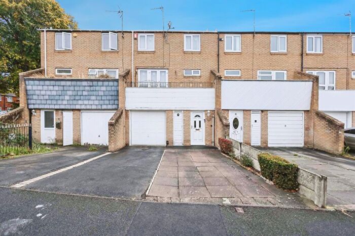 3 Bedroom Town House For Sale In Cherry Lea, Birmingham, B34