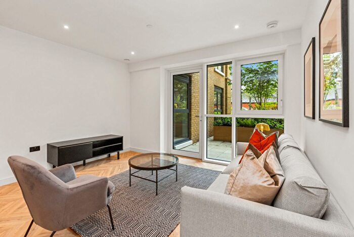 1 Bedroom Flat To Rent In Royal Exchange, London, KT1