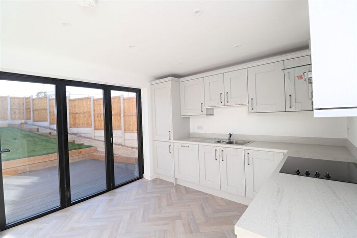 3 Bedroom Detached House To Rent In Fartown, Pudsey, Leeds, West Yorkshire, Uk, LS28