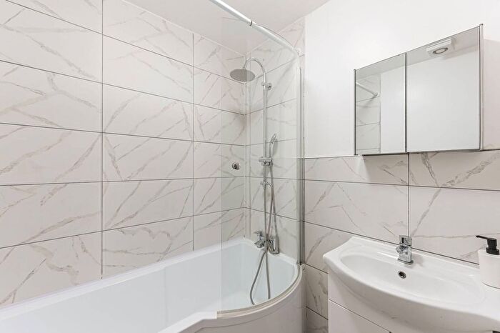 3 Bedroom Flat To Rent In Elverton Street, Westminster, London, SW1P