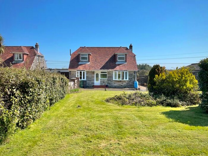 3 Bedroom Detached Bungalow To Rent In Alverstone Road, Whippingham, East Cowes, PO32