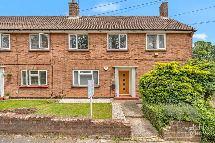 2 Bedroom Maisonette For Sale In Epsom Way, Hornchurch, RM12