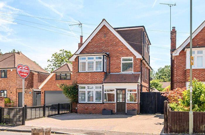 4 Bedroom Detached House For Sale In Whites Road, Farnborough, Hampshire, GU14