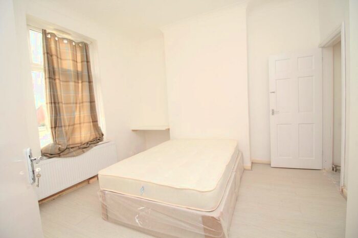 6 Bedroom Terraced House To Rent In St. Johns Road, Dudley, West Midlands, DY2