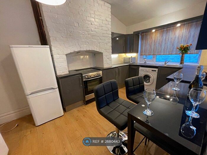 5 Bedroom Terraced House To Rent In Platt Lane, Manchester, M14