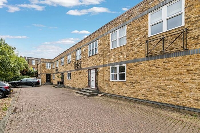 3 Bedroom Property For Sale In Hanscomb Mews, Clapham, SW4