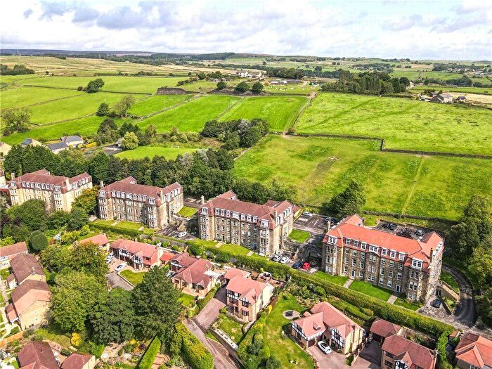 1 Bedroom Flat For Sale In Lady Park Avenue, Bingley, BD16