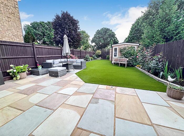 4 Bedroom Link Detached House To Rent In Laurel Grove, Kingswood, Maidstone, ME17