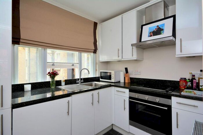 Studio To Rent In James Street, Marylebone, London, W1U