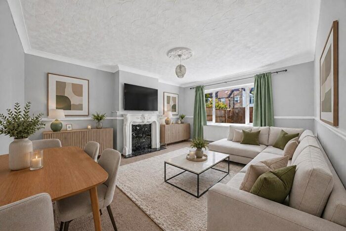 2 Bedroom Maisonette For Sale In Laurier Road, Croydon, CR0