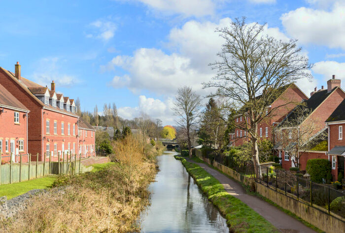 3 Bedroom End Of Terrace House To Rent In Hilly Orchard, Stroud, GL5