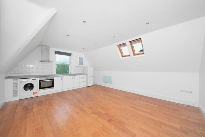 2 Bedroom Flat To Rent In Lawrie Park Road, Sydenham, London, SE26
