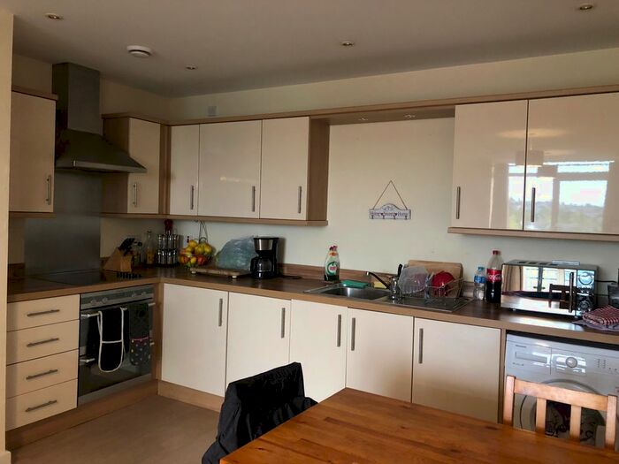 2 Bedroom Flat To Rent In Christopher Court, Great North Way, Hendon, NW4