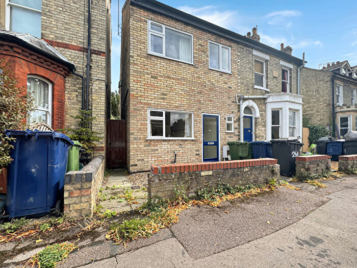 3 Bedroom Semi-Detached House To Rent In Belvoir Road, Cambridge, CB4