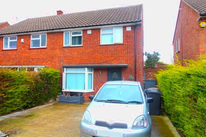 3 Bedroom Semi-Detached House To Rent In Pirton Road, Luton, LU4