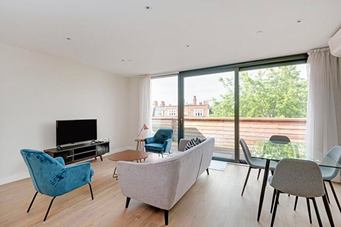 2 Bedroom Apartment To Rent In Finchley Road, Hampstead, NW3