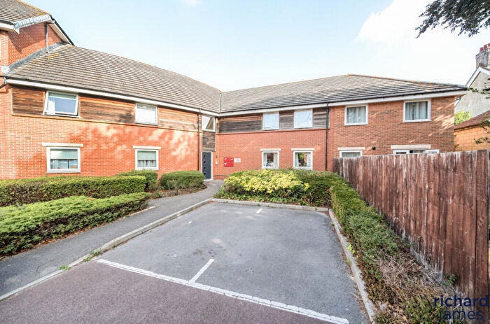 1 Bedroom Apartment For Sale In Chain Court, Old Town, Swindon, SN1
