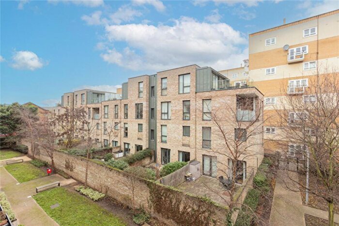 2 Bedroom Apartment To Rent In Cambridge Avenue, London, NW6