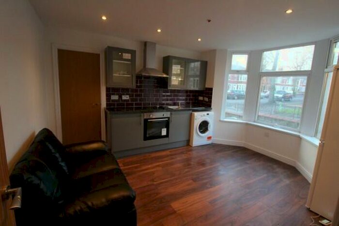 2 Bedroom Flat To Rent In Rhigos Gardens Cardiff, CF24